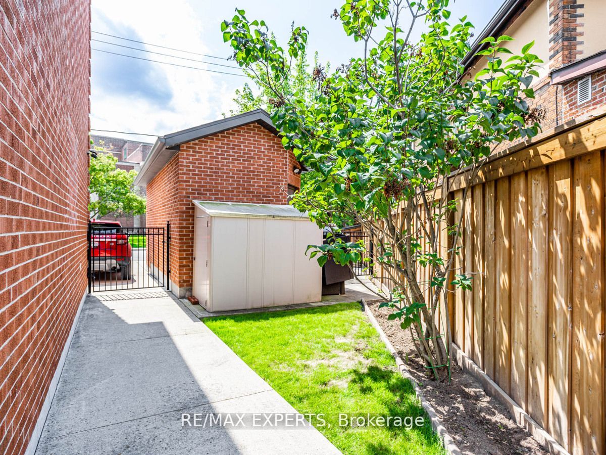 136 Chatsworth Dr