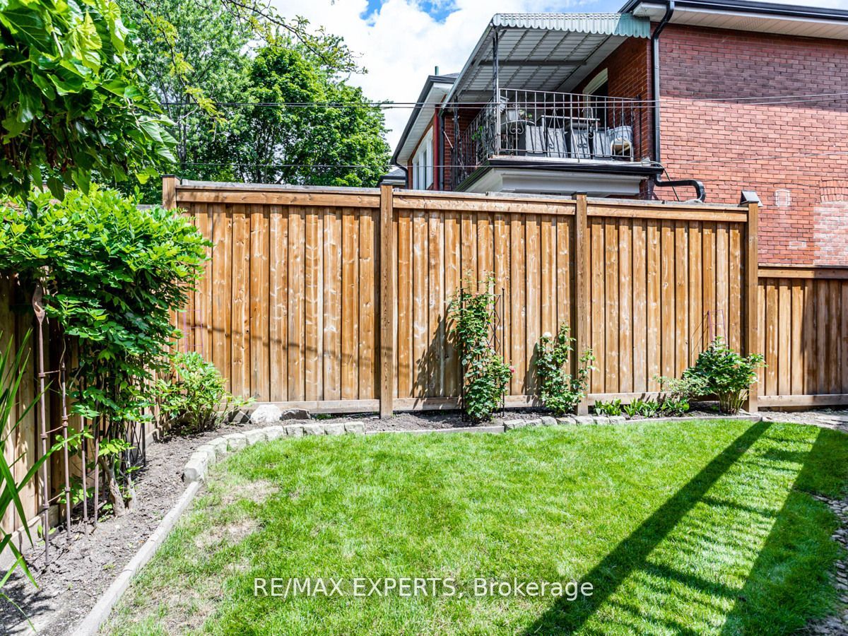 136 Chatsworth Dr