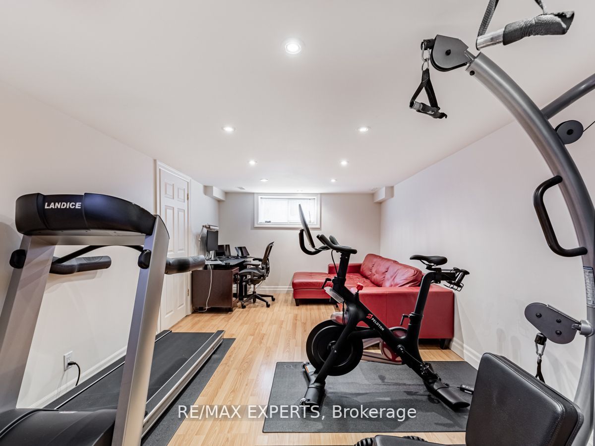 136 Chatsworth Dr