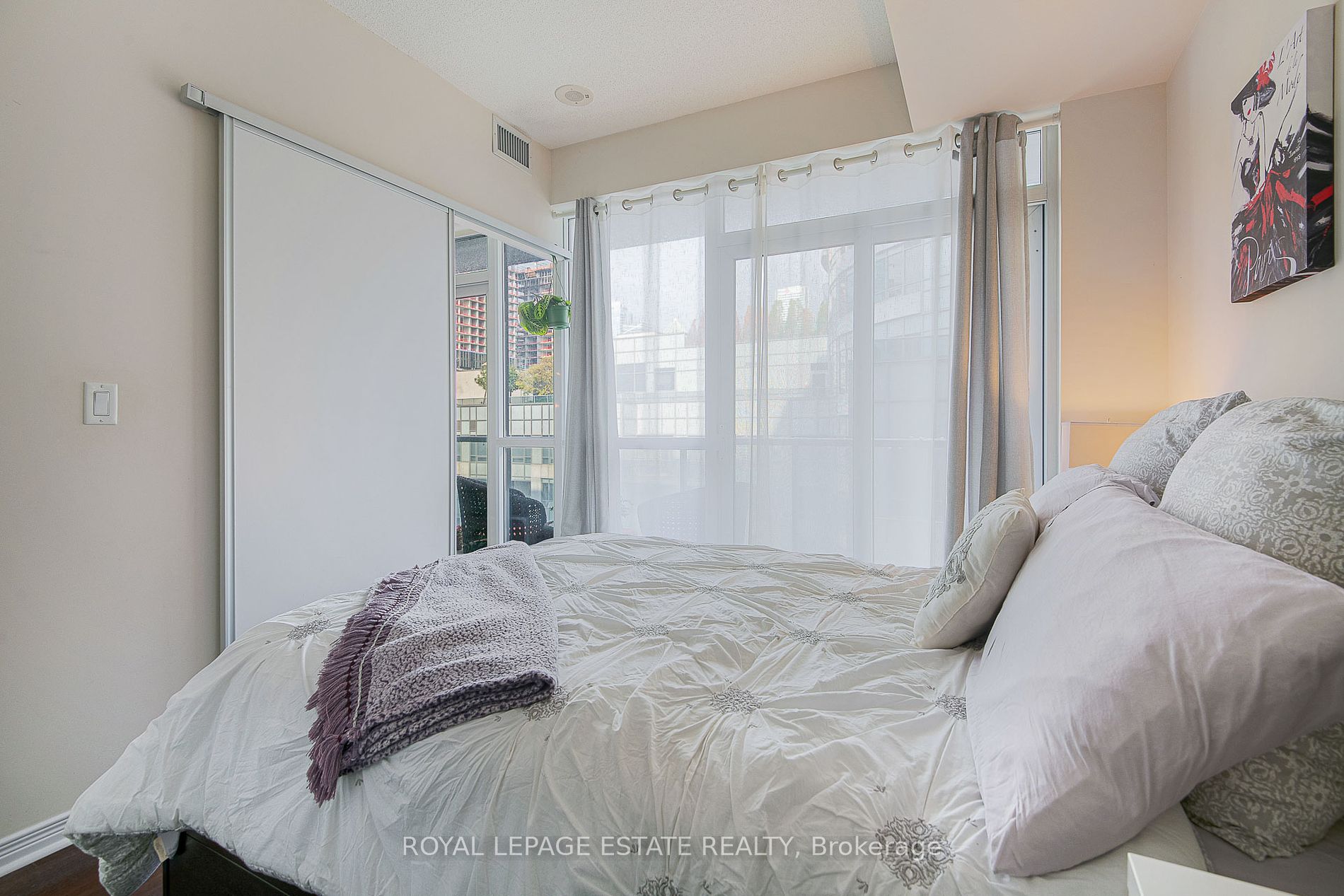 352 Front St W, #1921