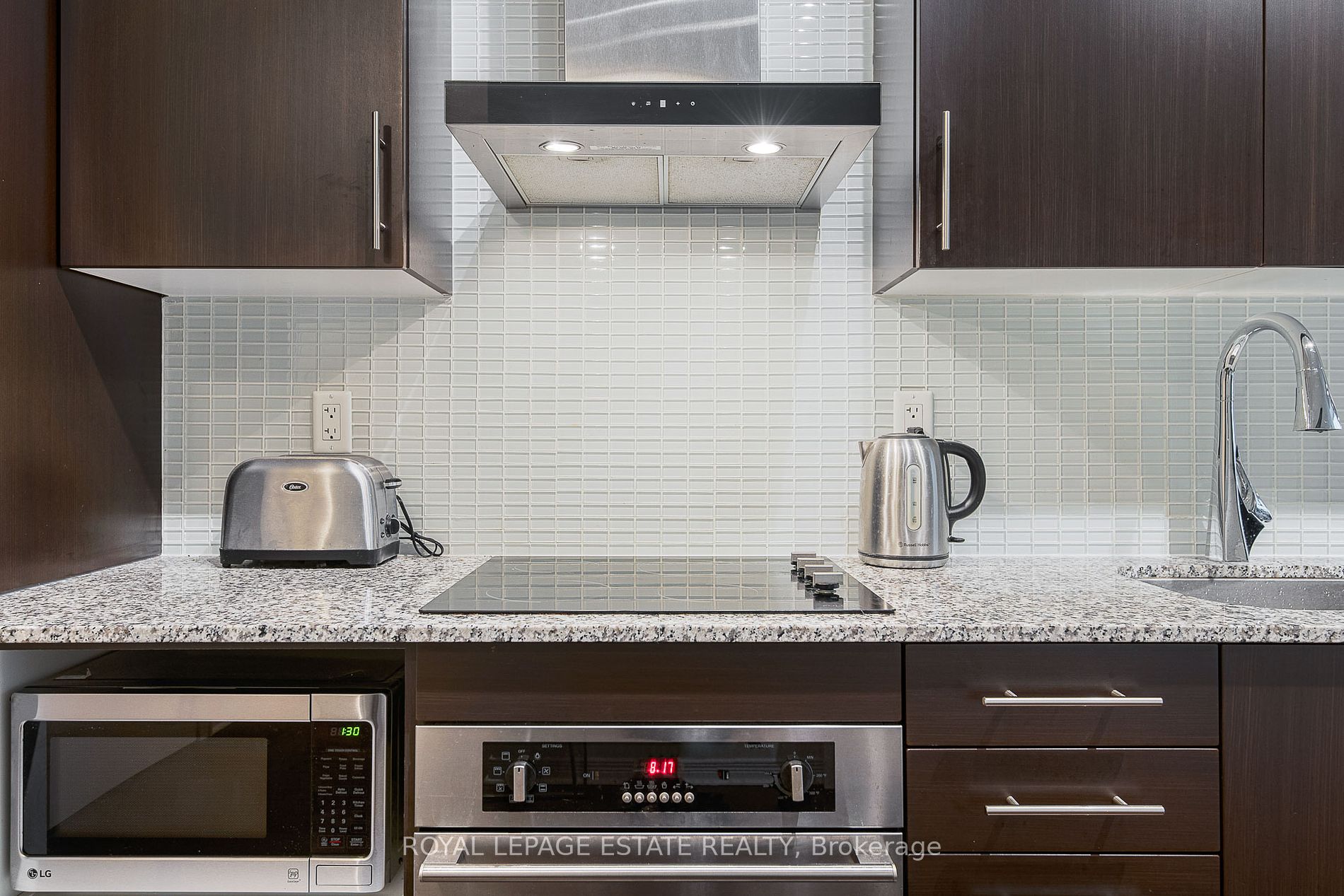 352 Front St W, #1921