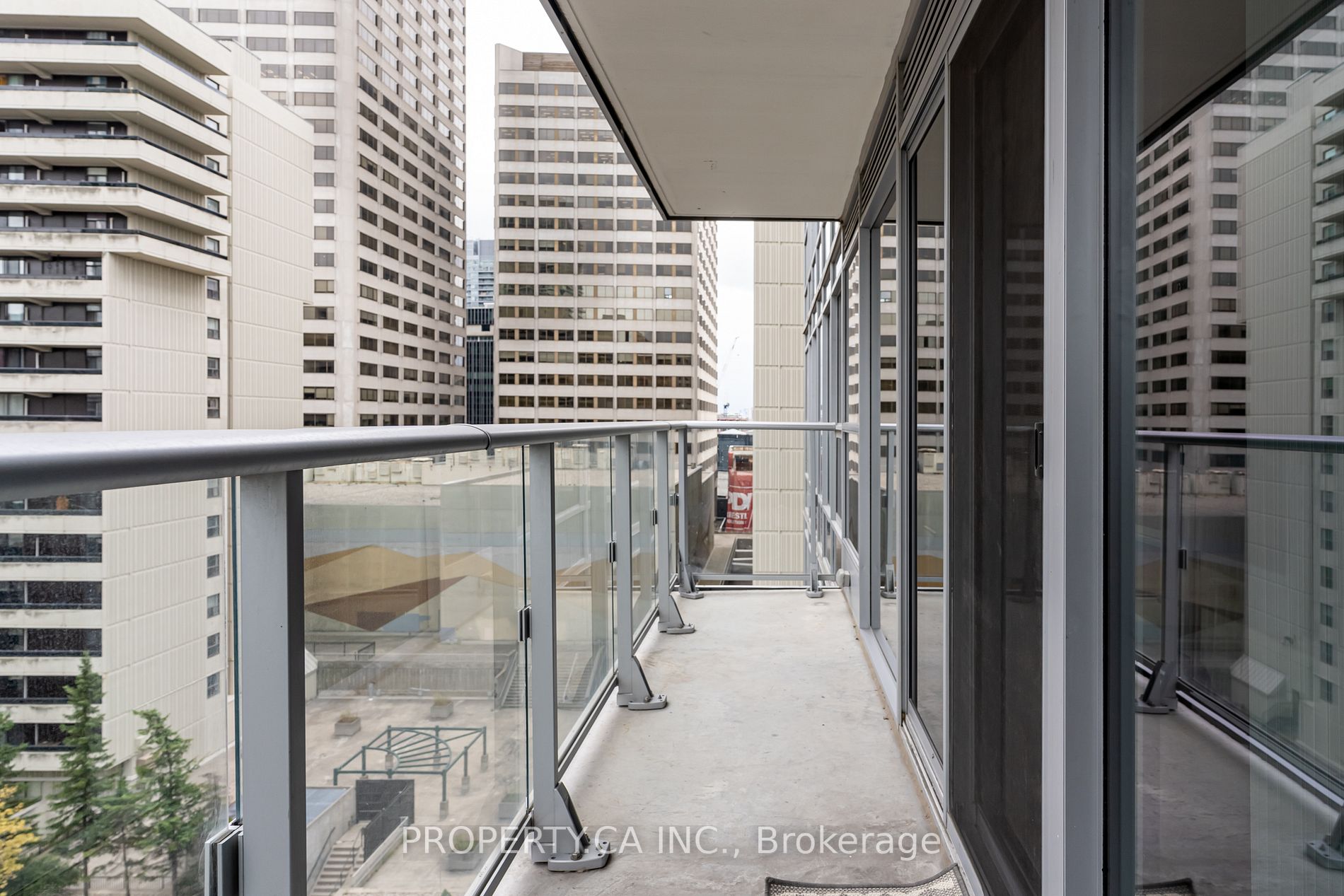 58 Orchard View Boulevard, #907