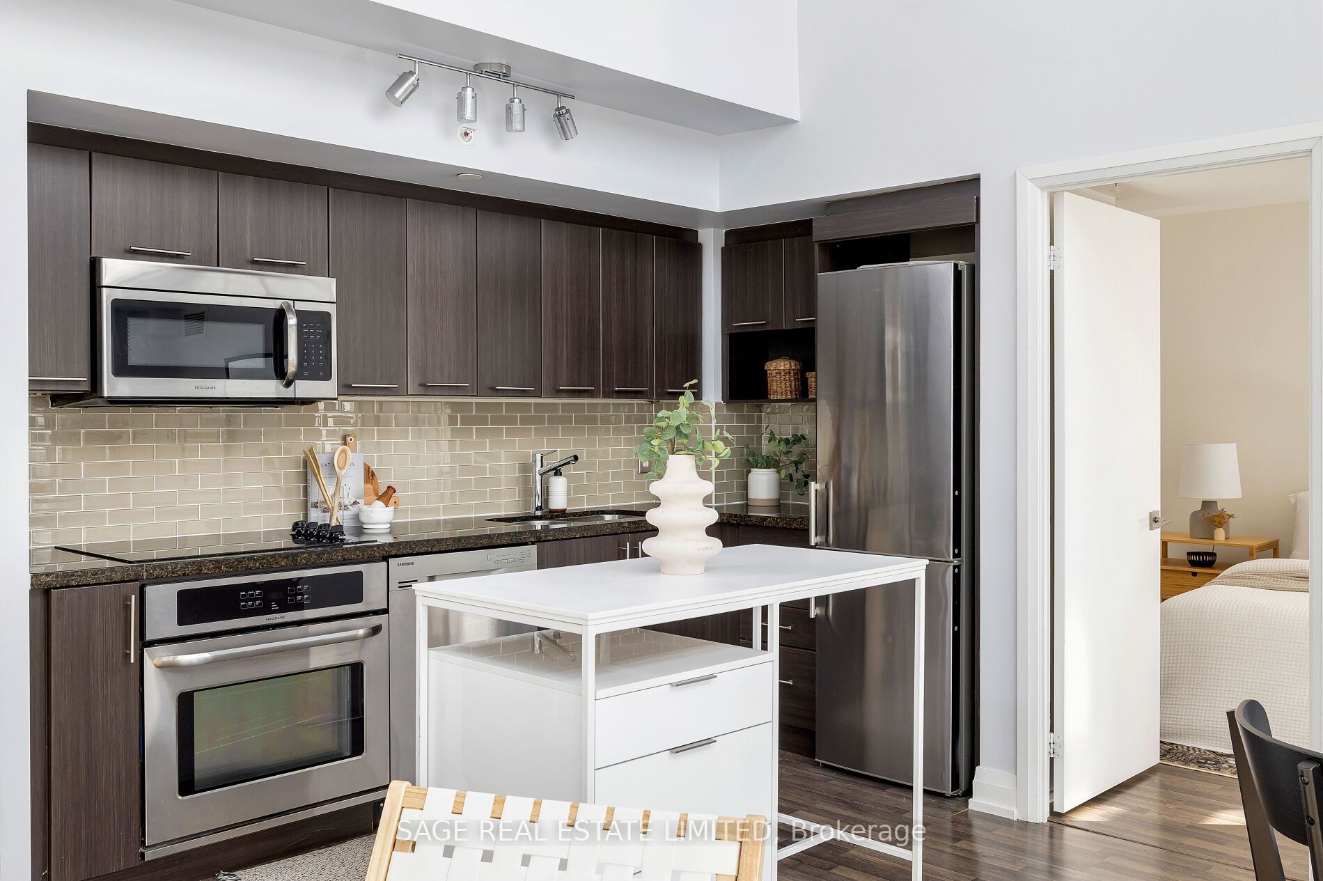 555 Wilson Ave, #Ph1401