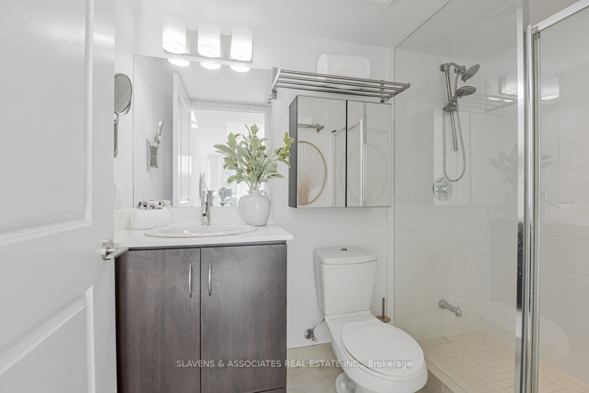 5168 Yonge St, #815