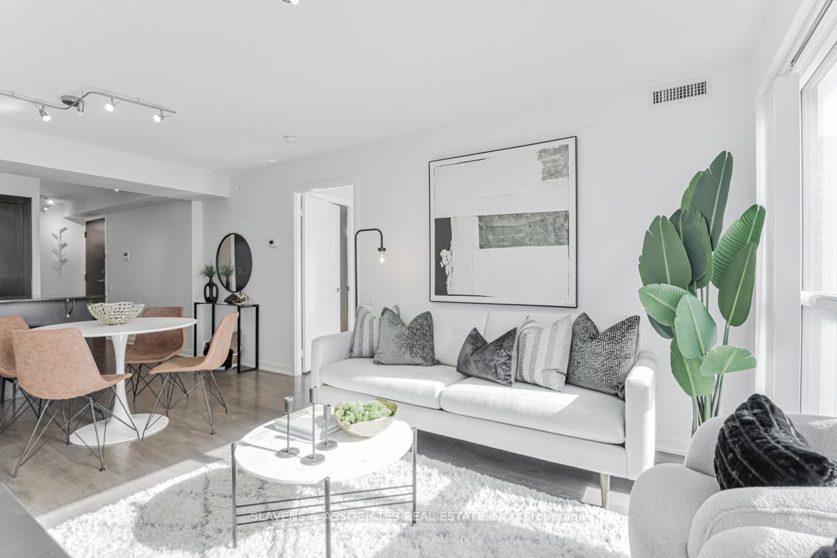 5168 Yonge St, #815