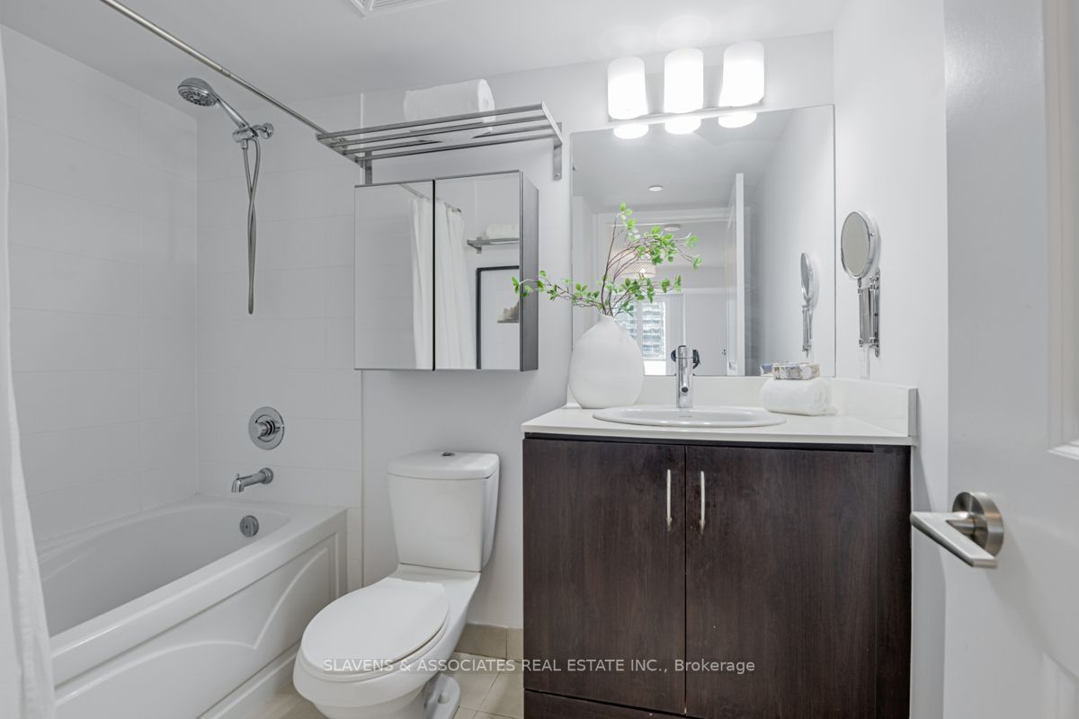 5168 Yonge St, #815