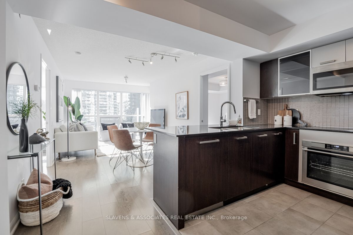 5168 Yonge St, #815