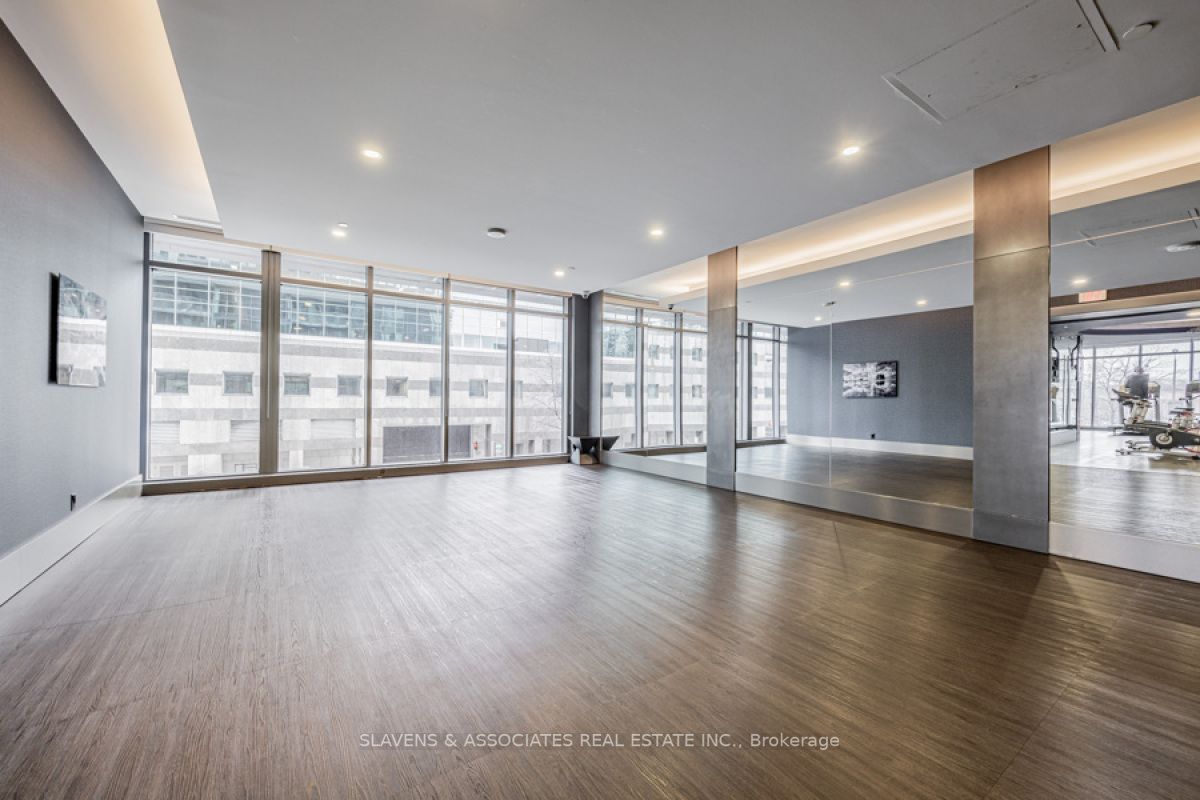 5168 Yonge St, #815
