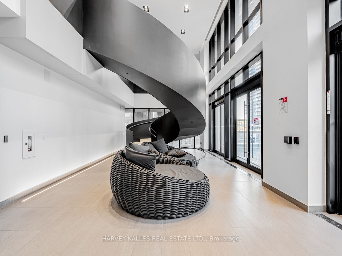 1 Yorkville Ave, #1701
