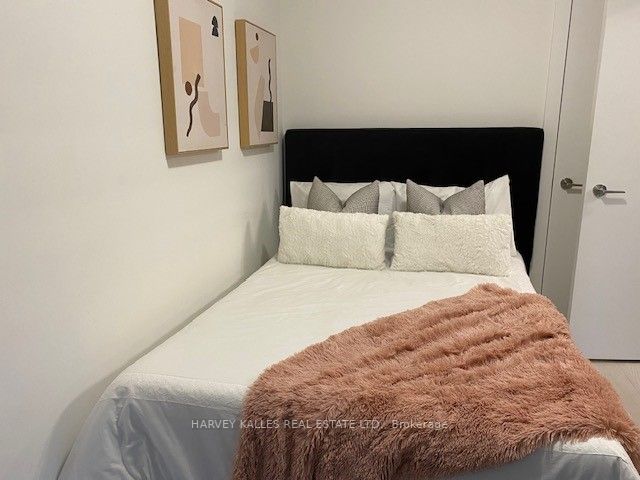 1 Yorkville Ave, #1701