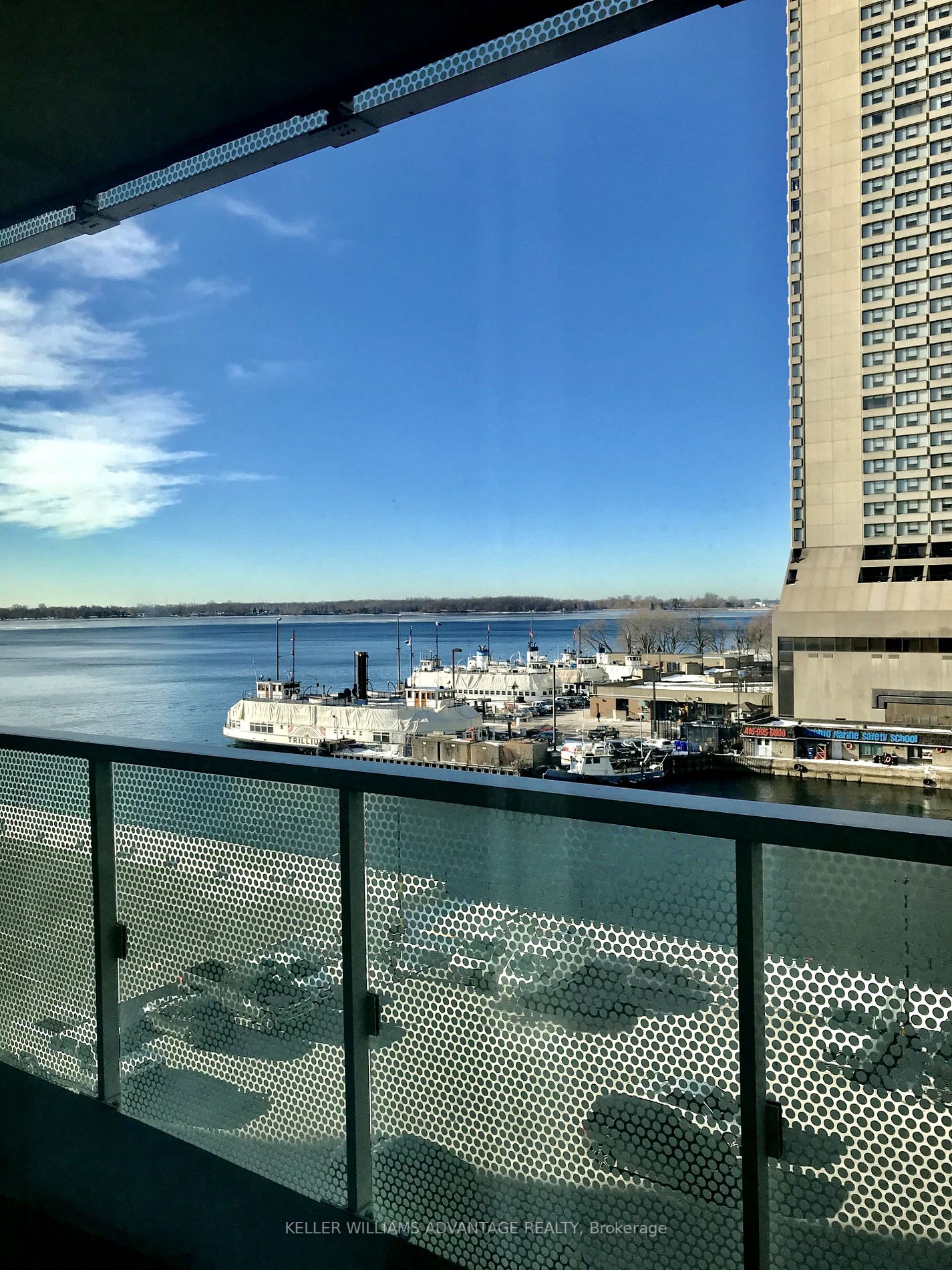 15 Queens Quay E, #514