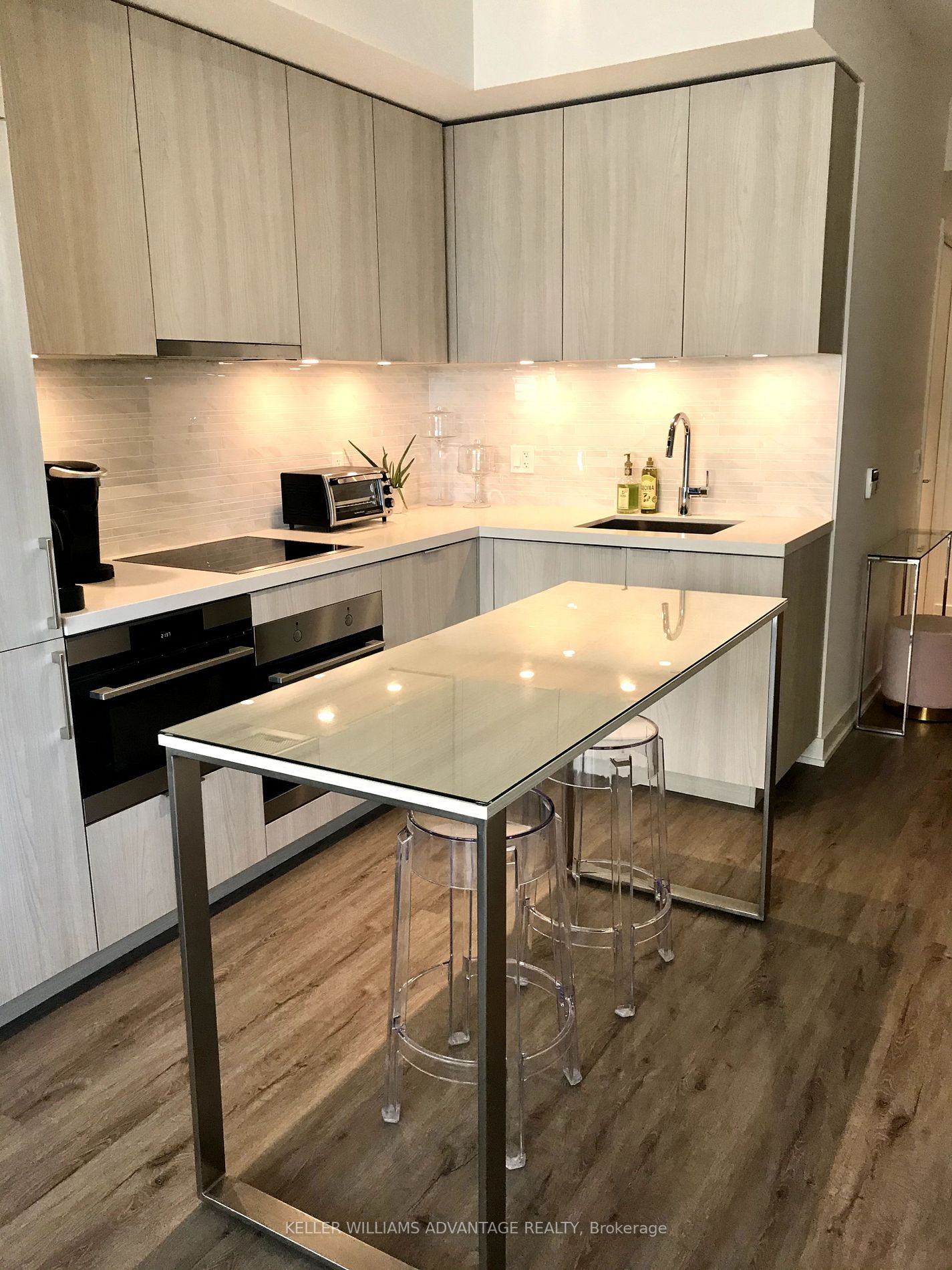 15 Queens Quay E, #514