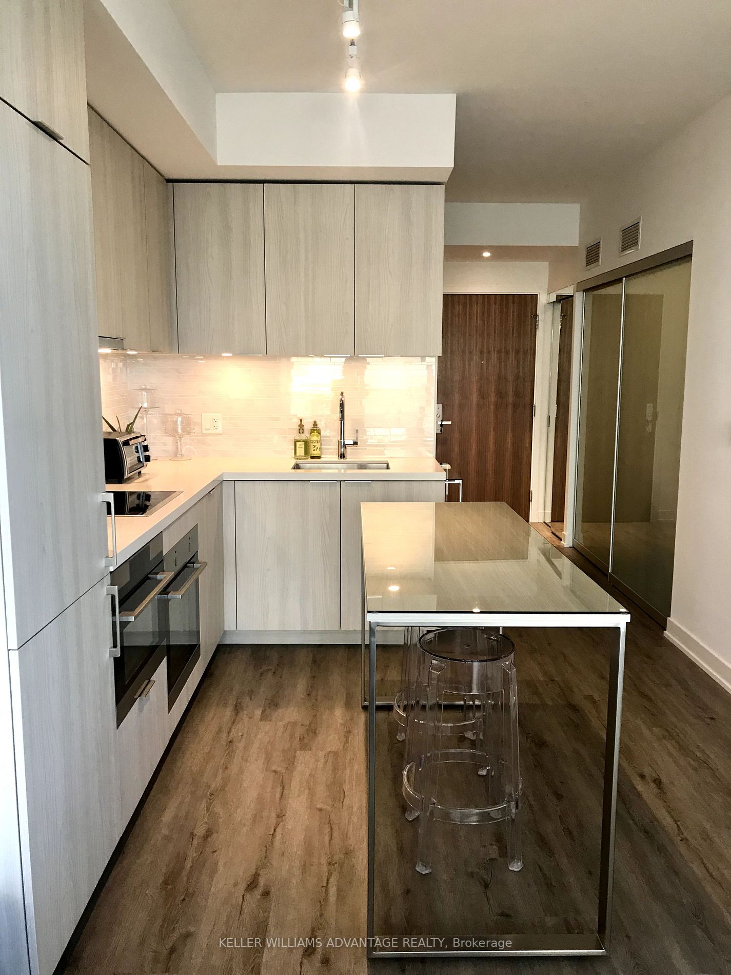 15 Queens Quay E, #514