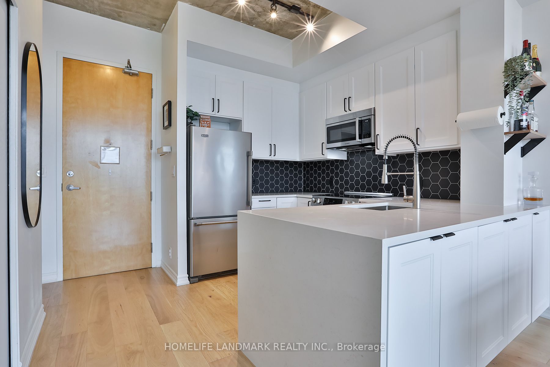 388 Richmond St W, #914