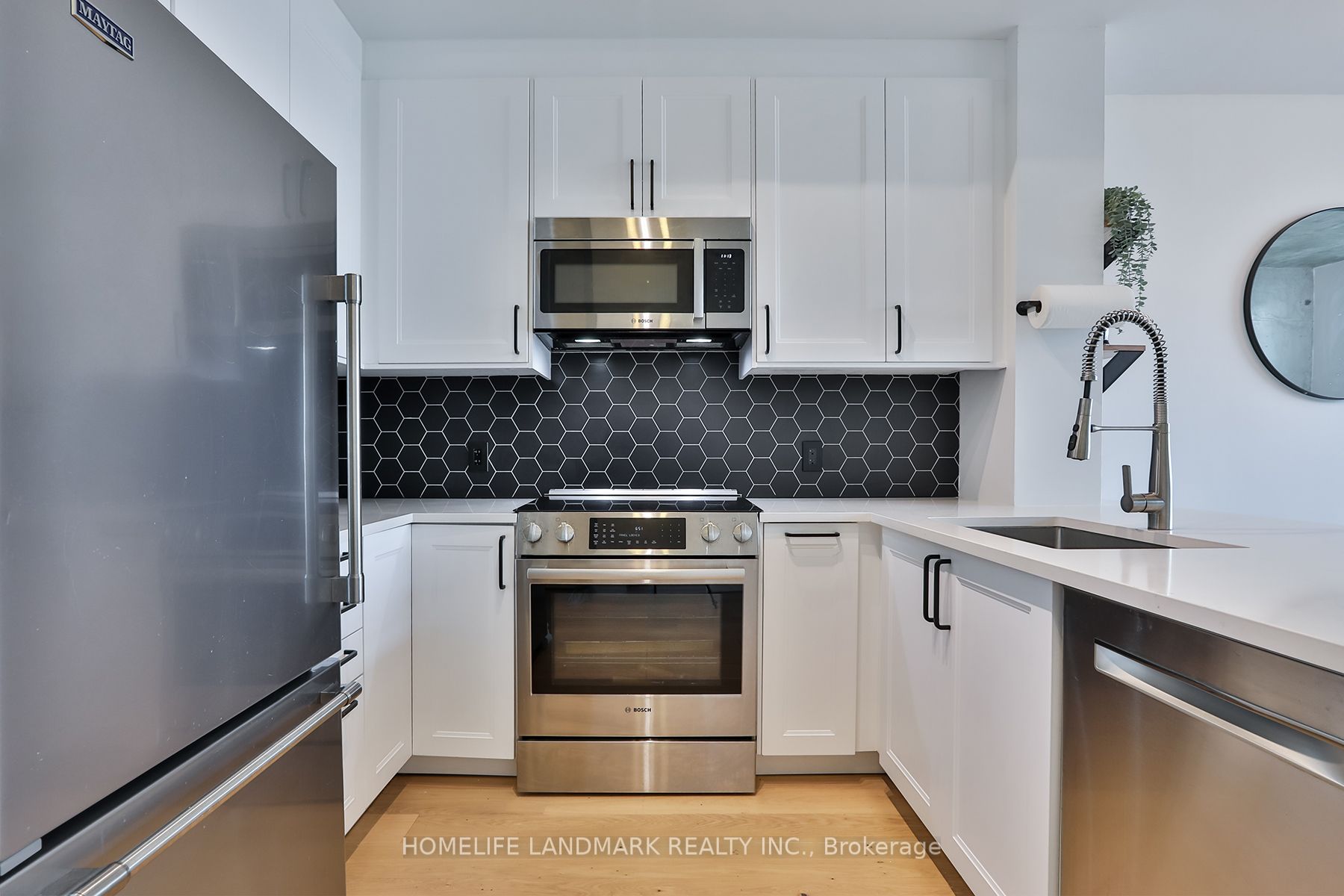 388 Richmond St W, #914