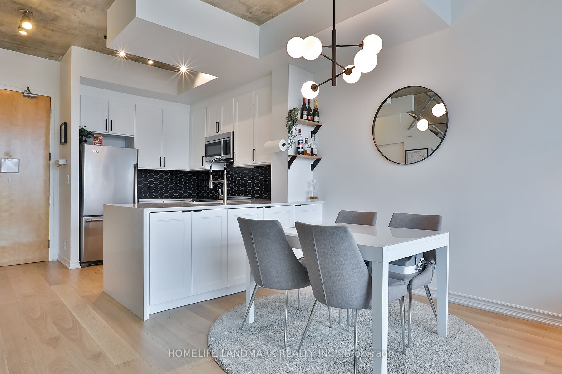 388 Richmond St W, #914