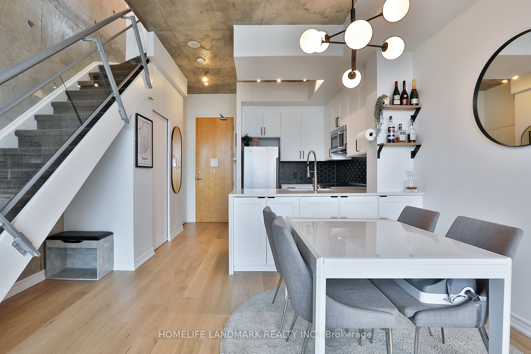 388 Richmond St W, #914