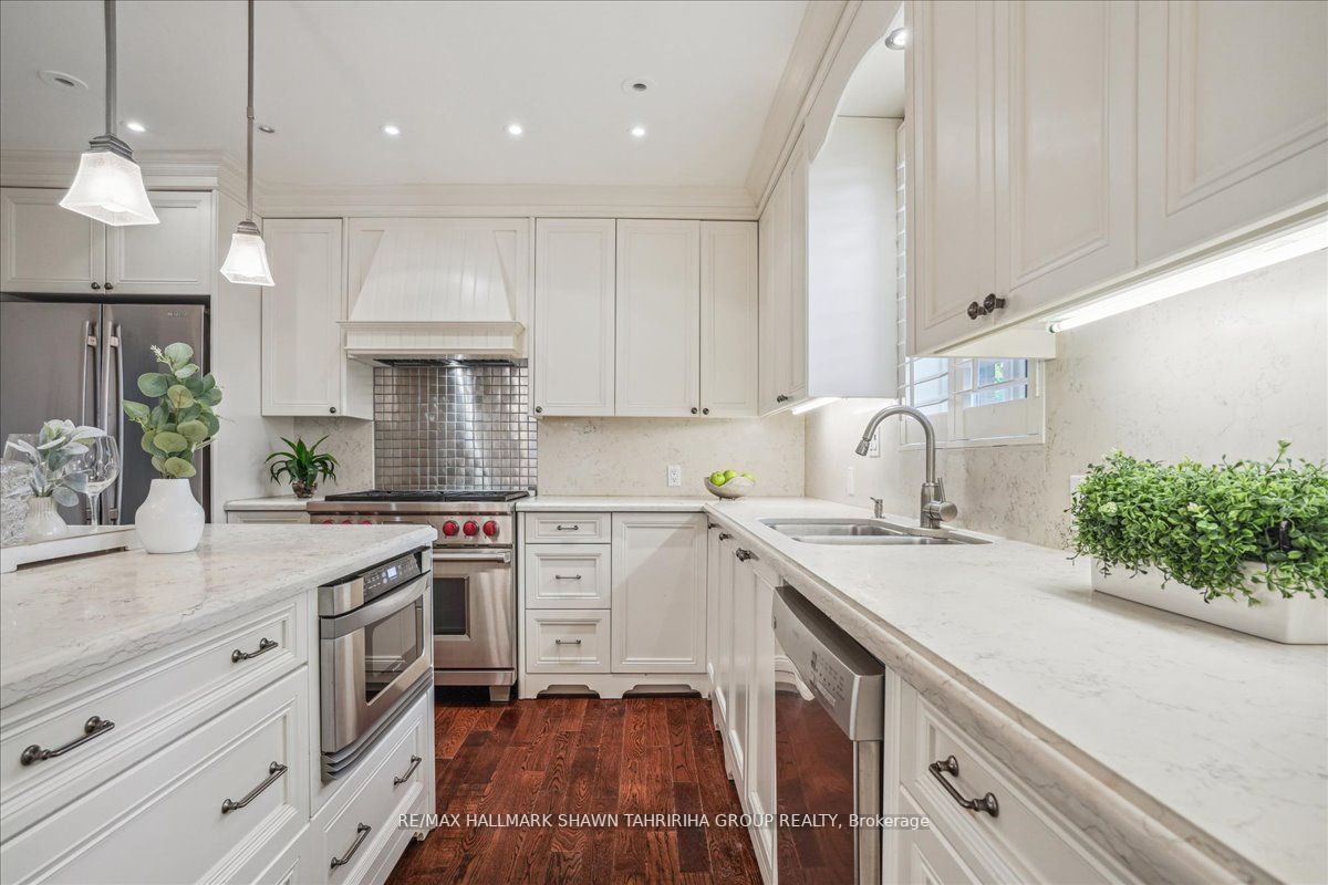 251 Lytton Blvd