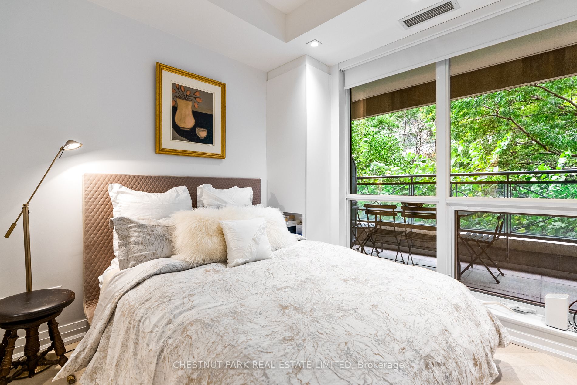 25 Scrivener Sq, #201