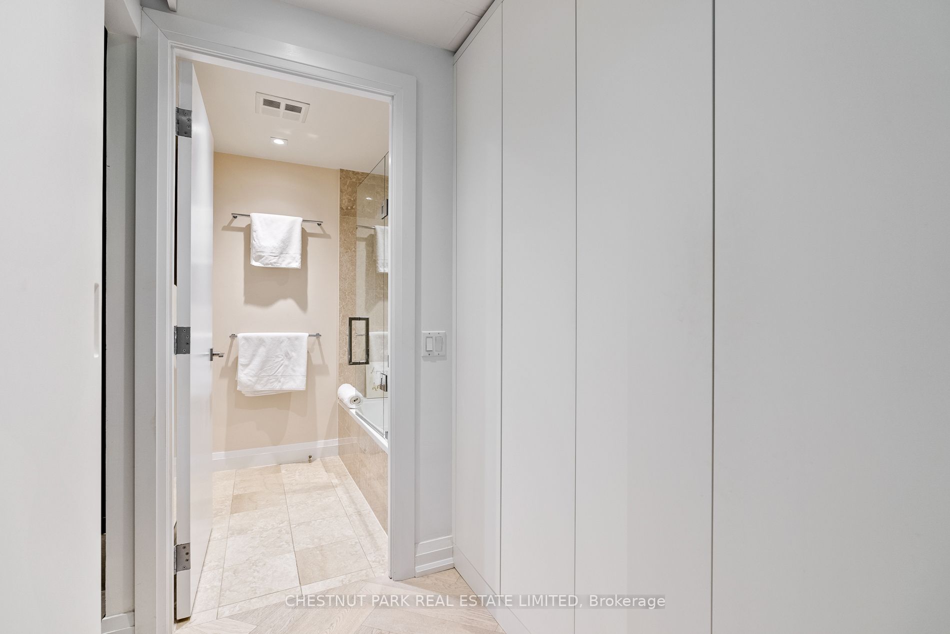 25 Scrivener Sq, #201