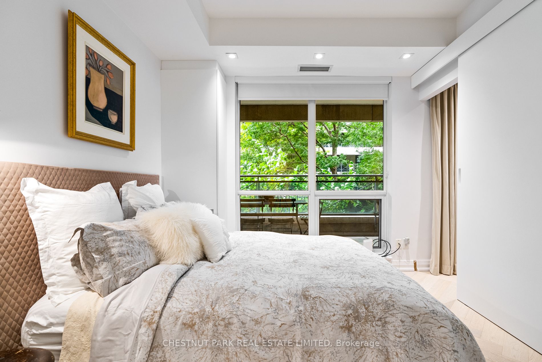 25 Scrivener Sq, #201