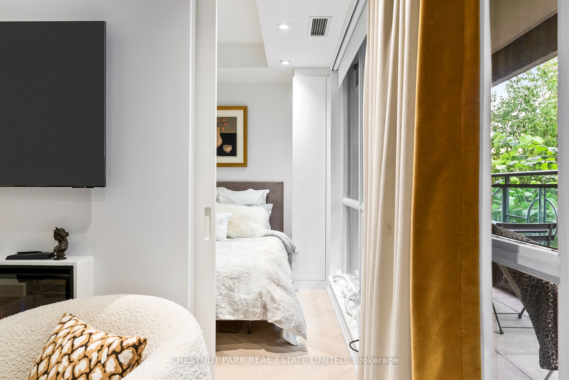 25 Scrivener Sq, #201