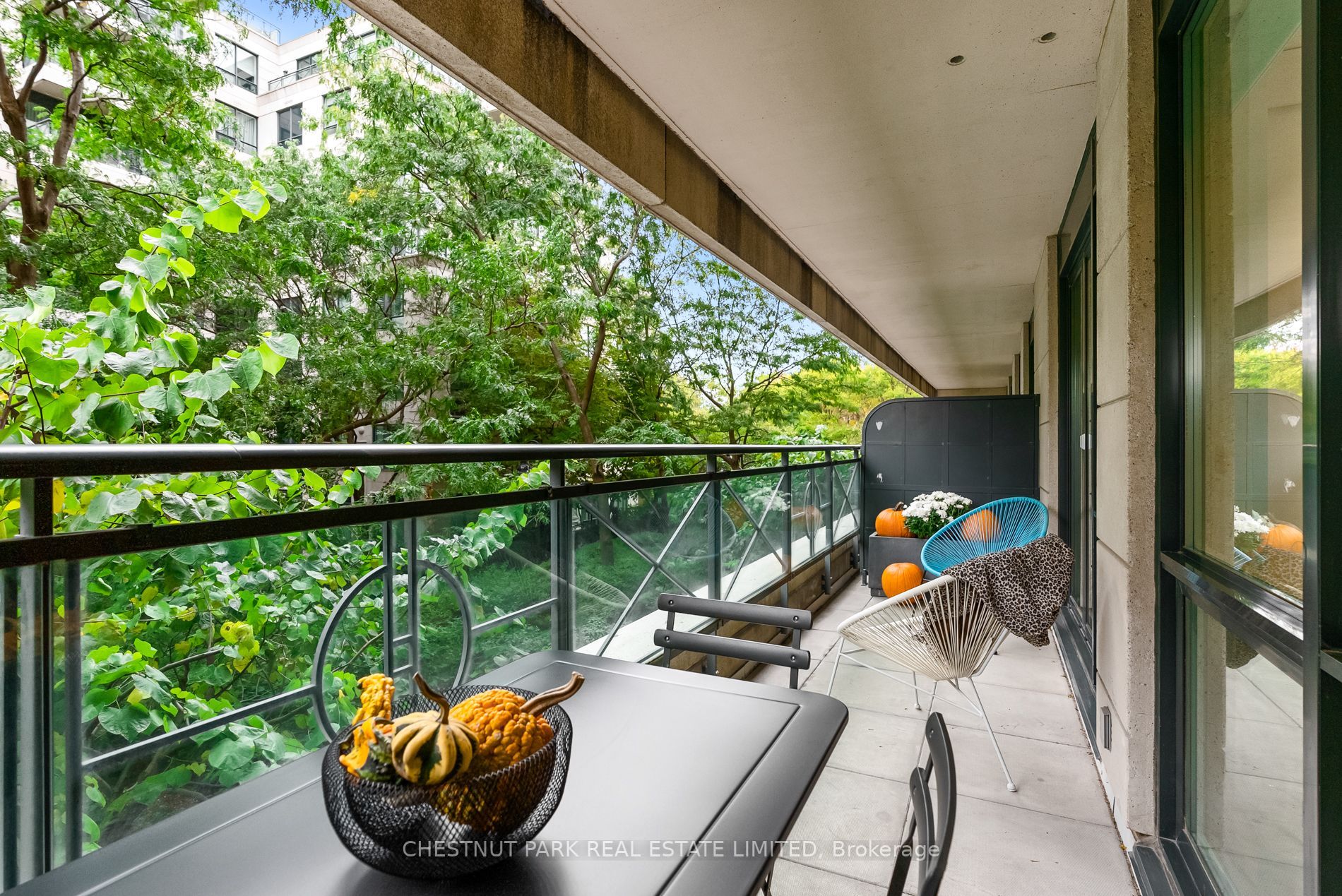 25 Scrivener Sq, #201