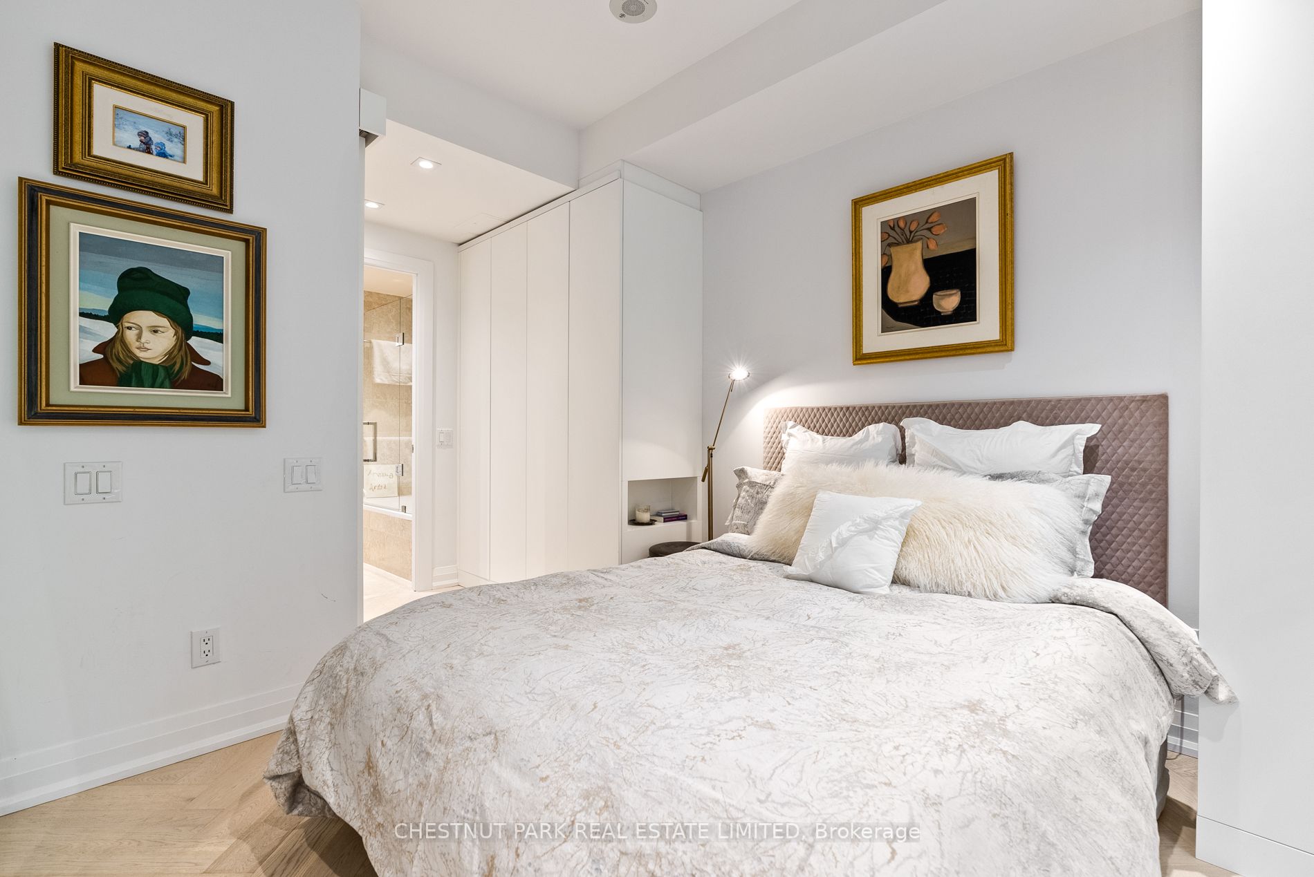 25 Scrivener Sq, #201