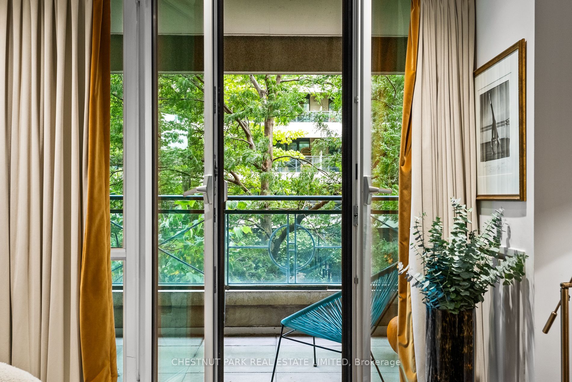 25 Scrivener Sq, #201