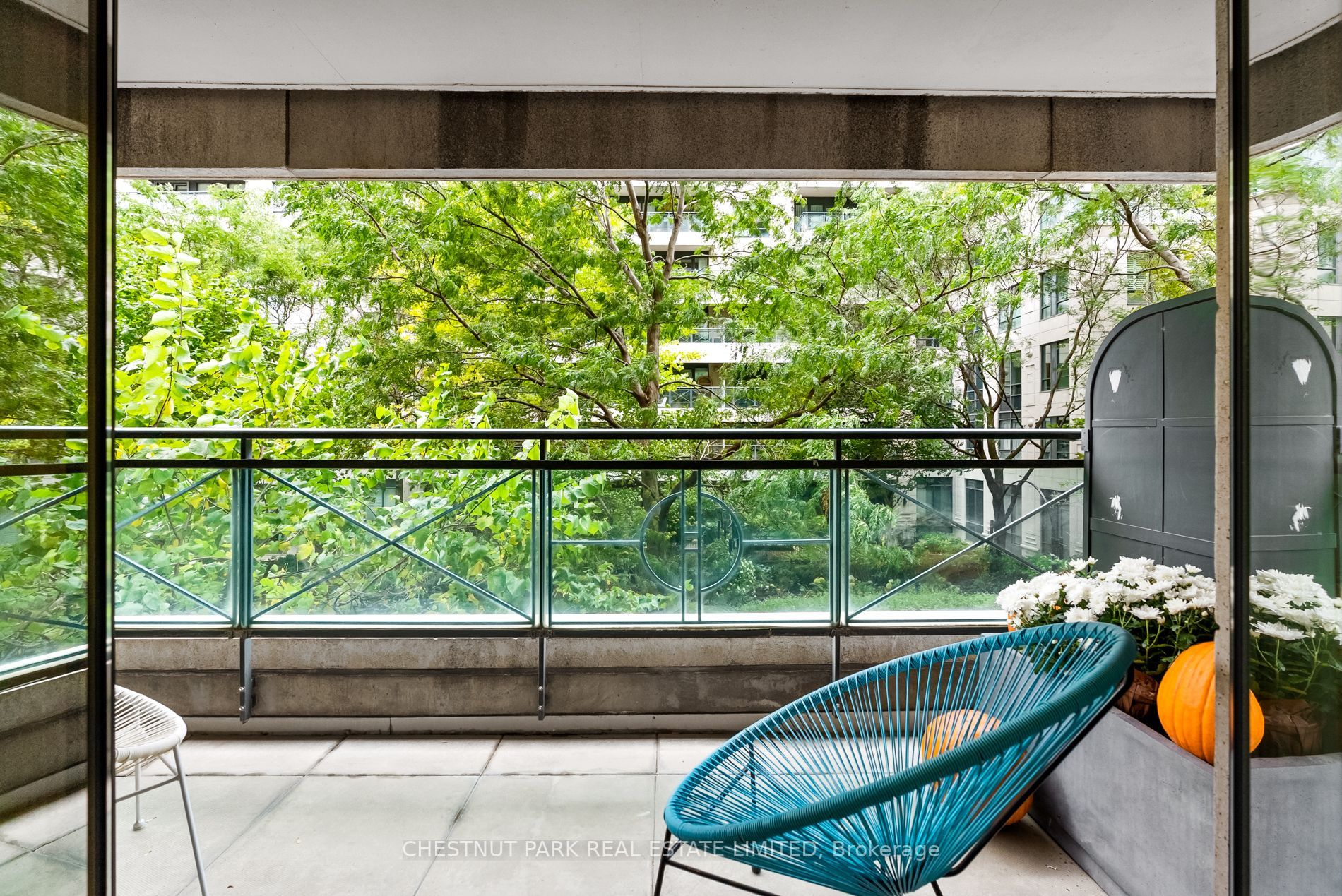 25 Scrivener Sq, #201