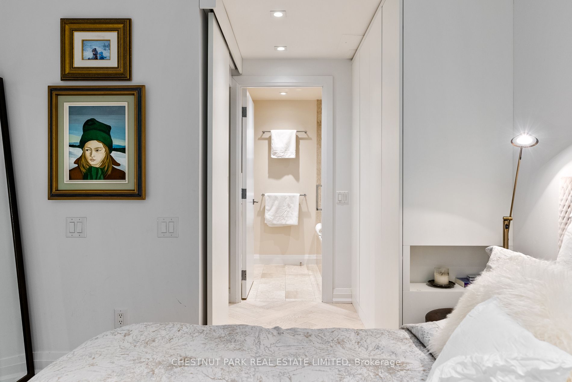 25 Scrivener Sq, #201
