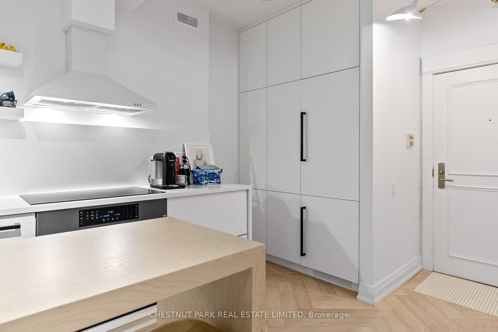 25 Scrivener Sq, #201
