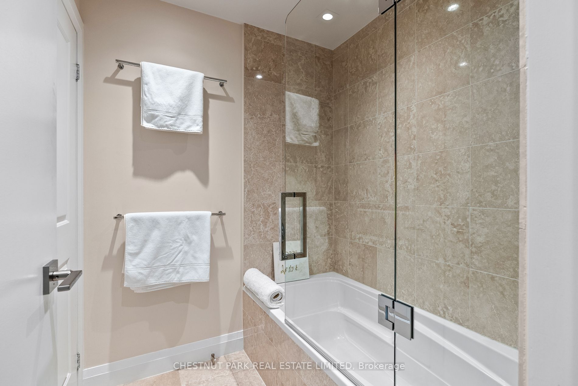 25 Scrivener Sq, #201