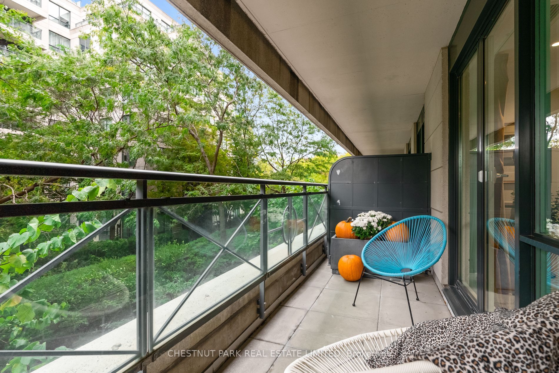 25 Scrivener Sq, #201