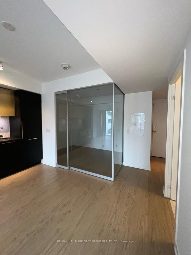 85 Wood Street, #1217
