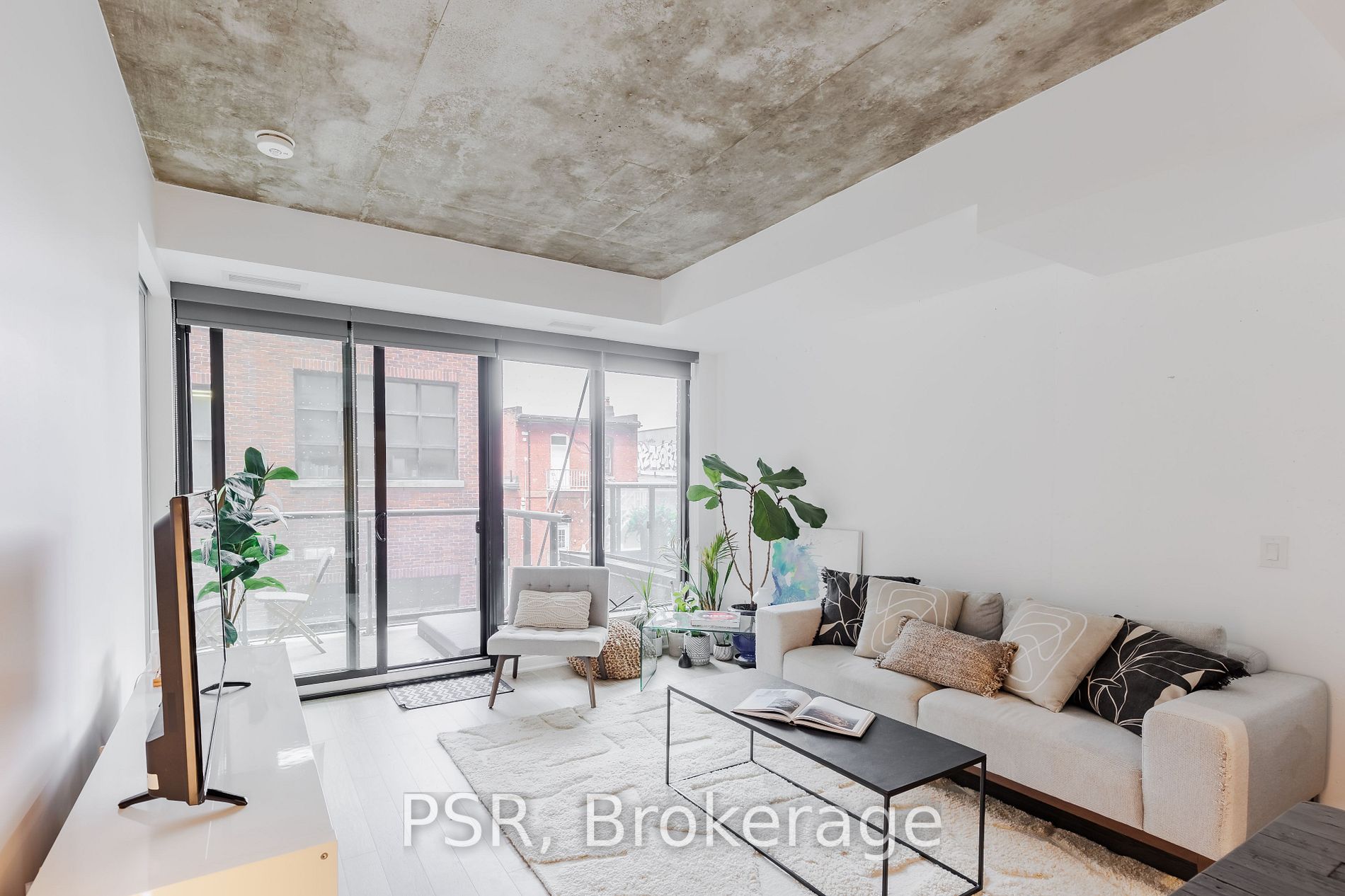 608 Richmond St W, #317