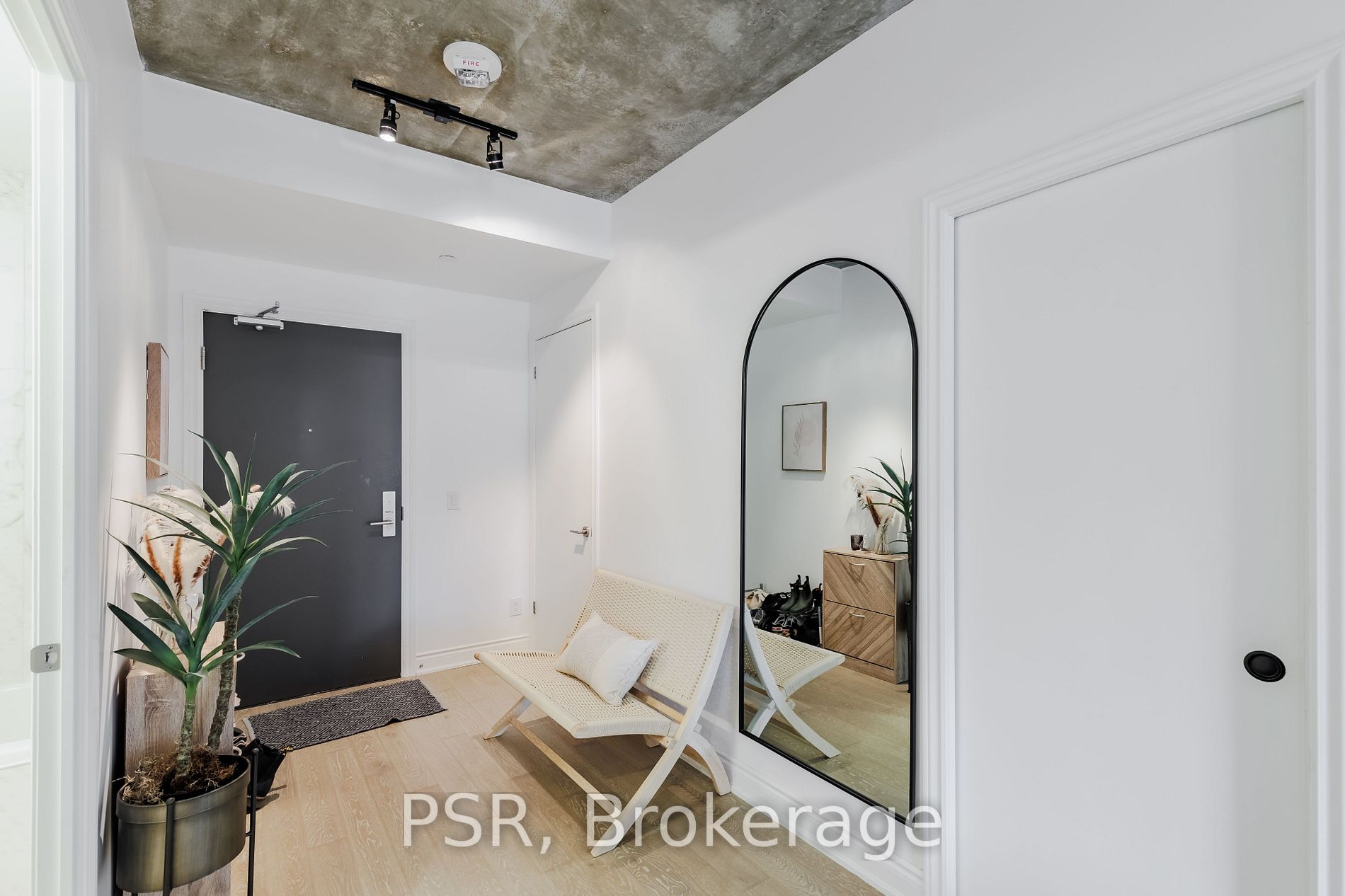 608 Richmond St W, #317