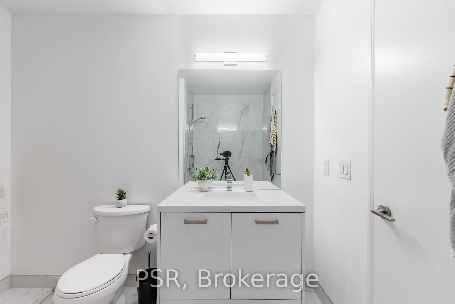 608 Richmond St W, #317