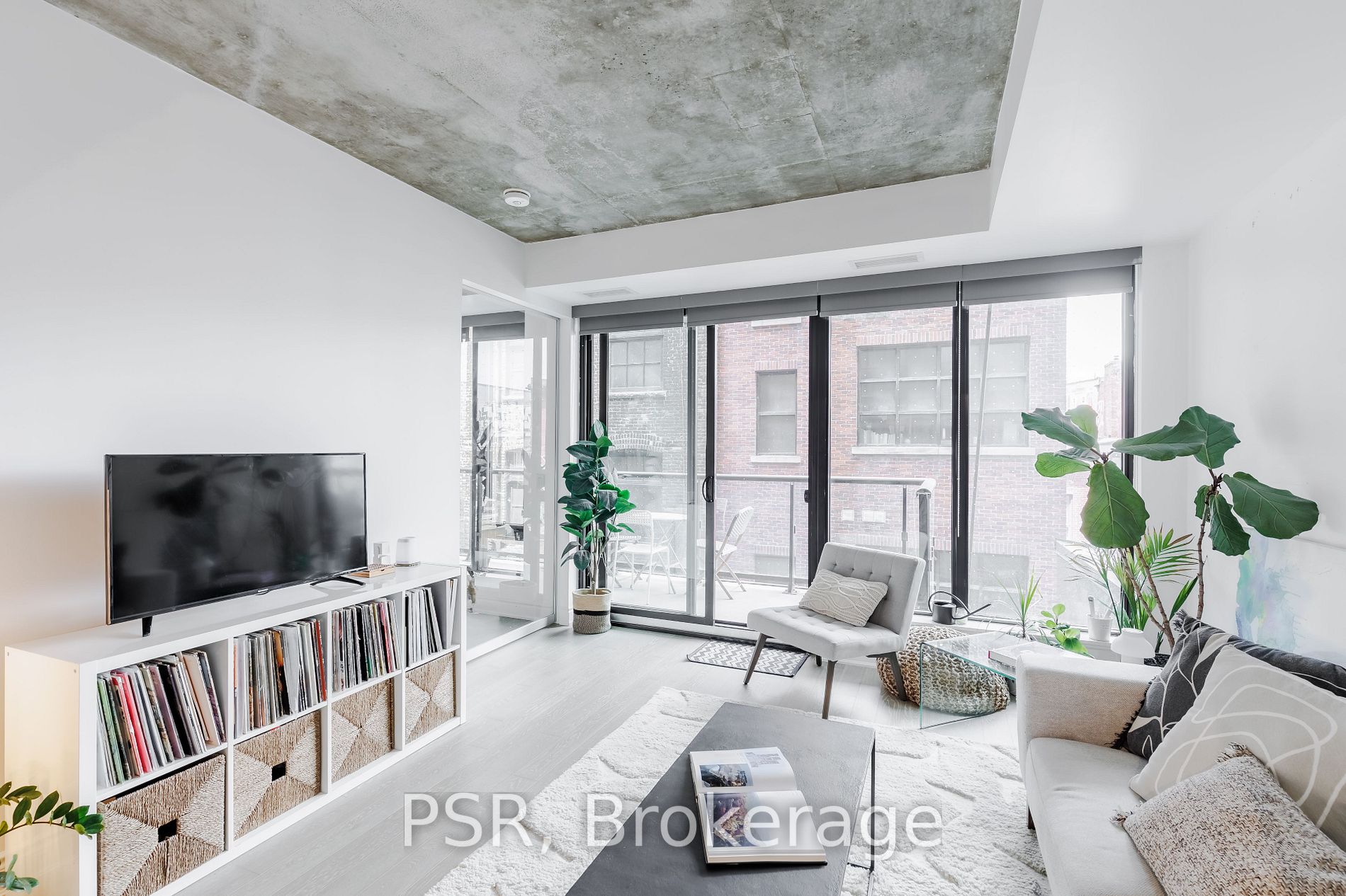 608 Richmond St W, #317