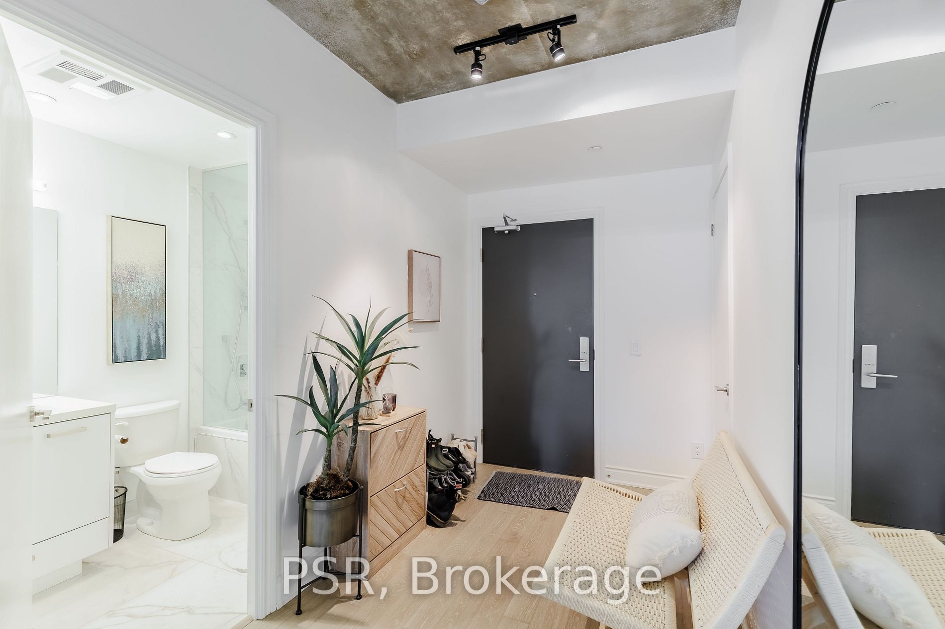 608 Richmond St W, #317