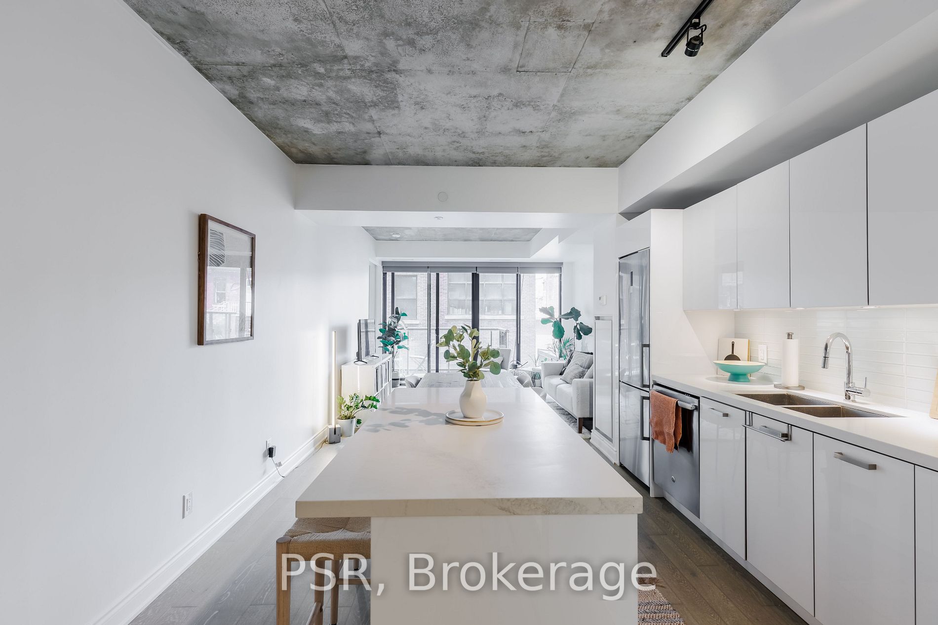 608 Richmond St W, #317