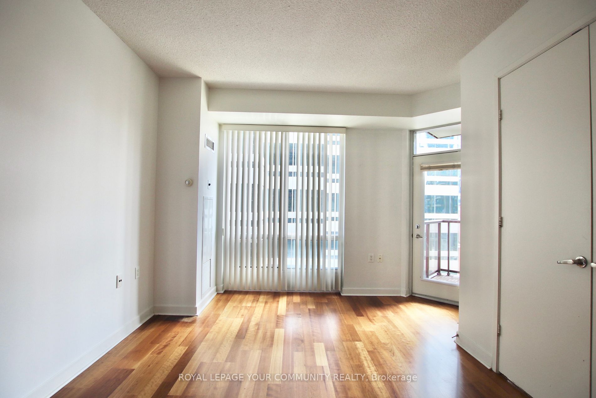 85 Bloor St E, #909