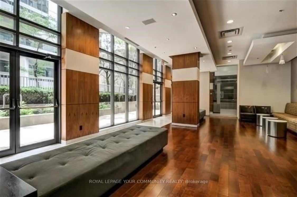 85 Bloor St E, #909