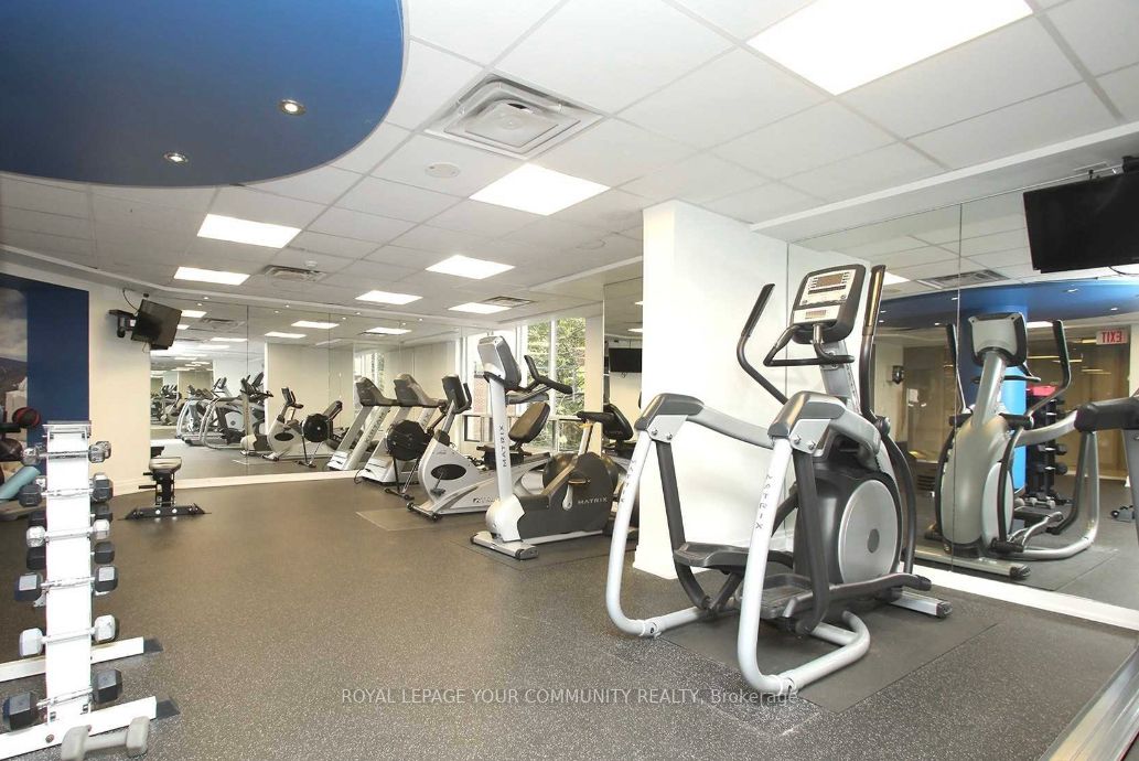 85 Bloor St E, #909