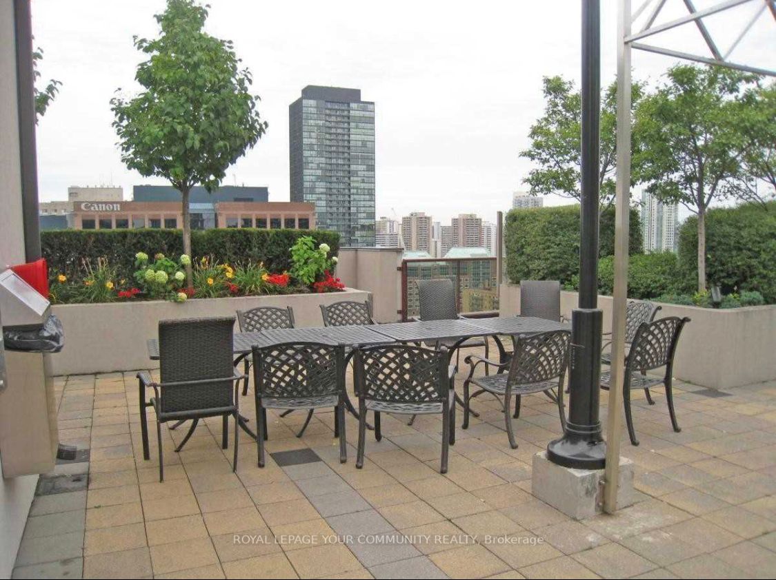 85 Bloor St E, #909