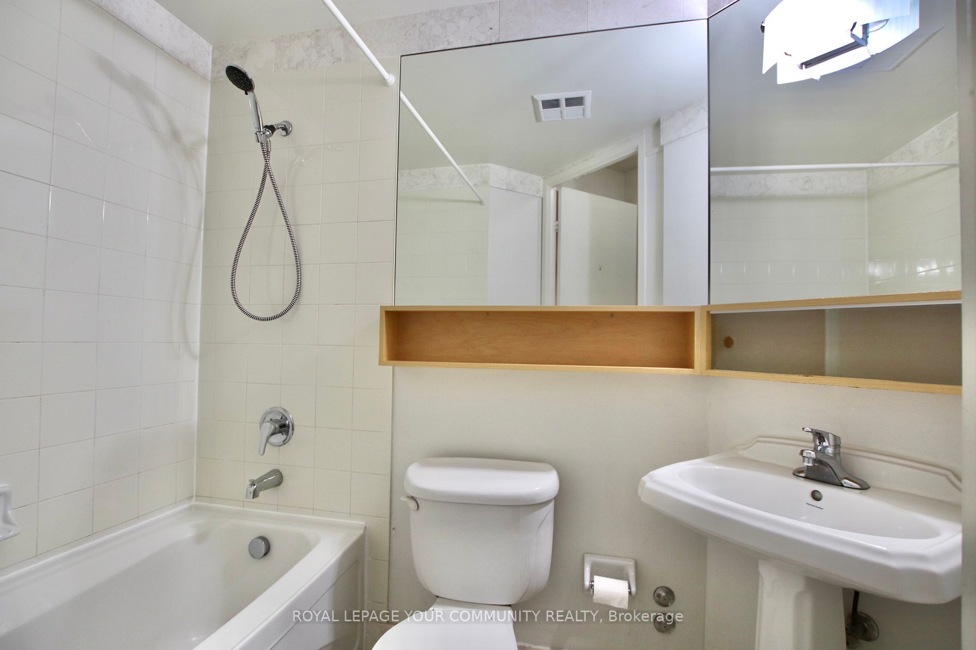 85 Bloor St E, #909