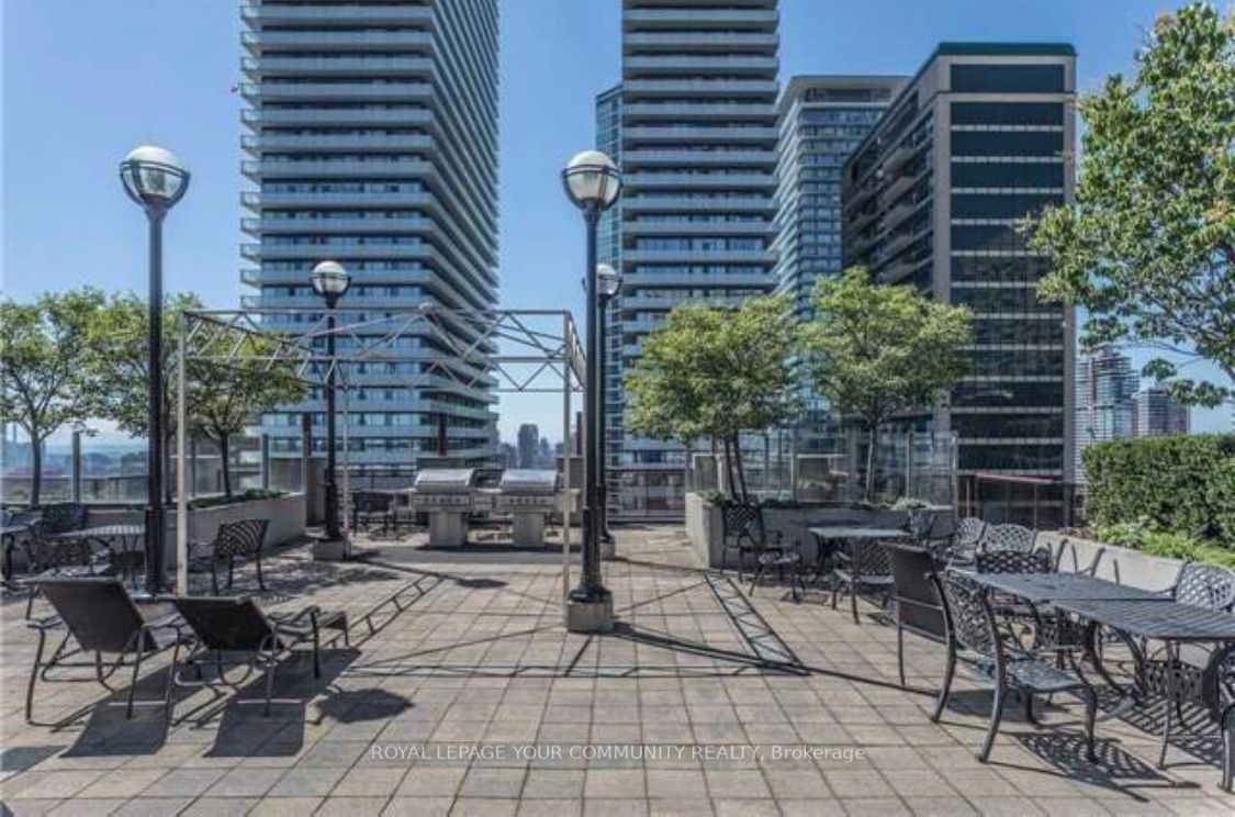 85 Bloor St E, #909