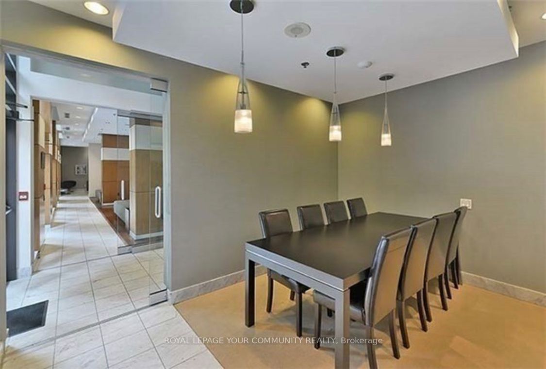 85 Bloor St E, #909