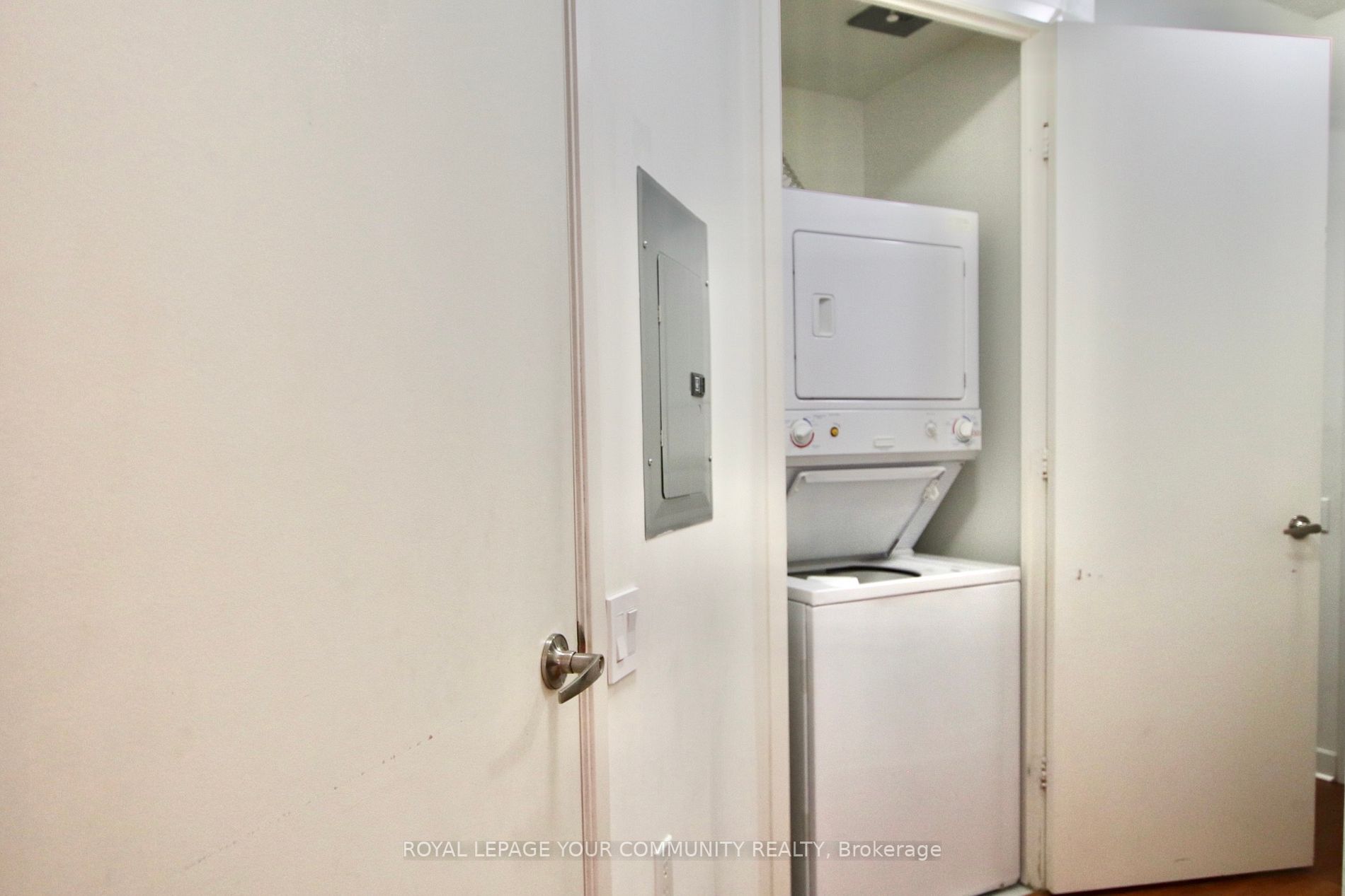 85 Bloor St E, #909