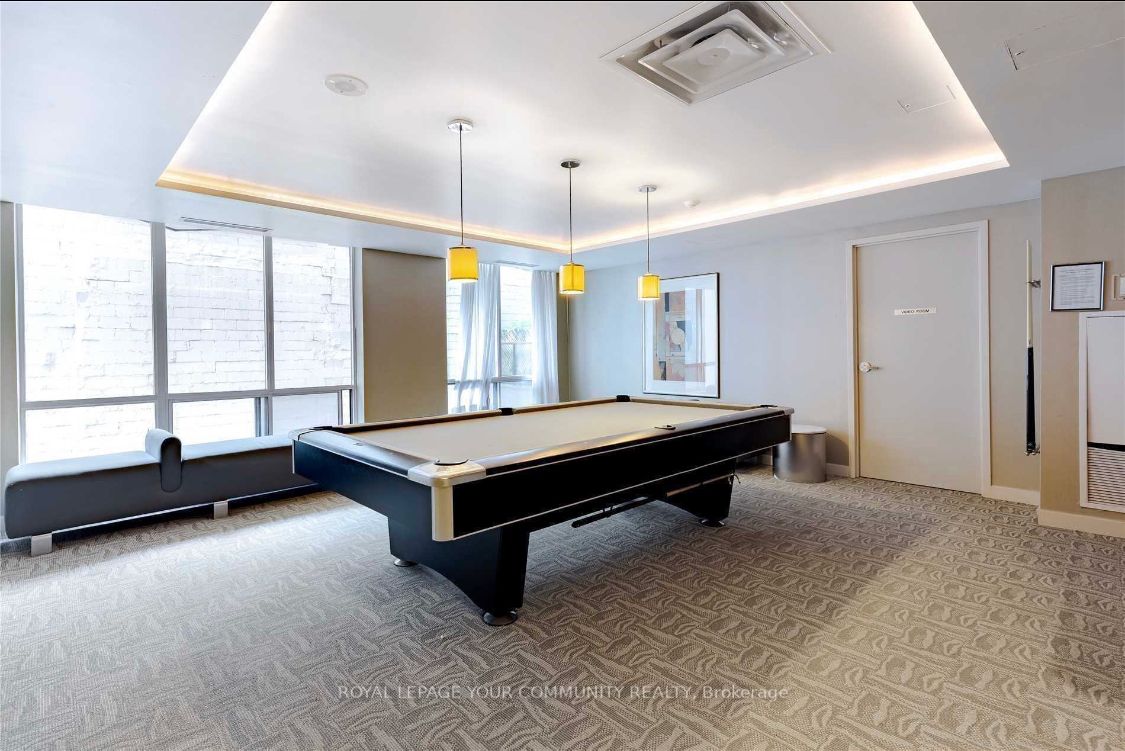 85 Bloor St E, #909